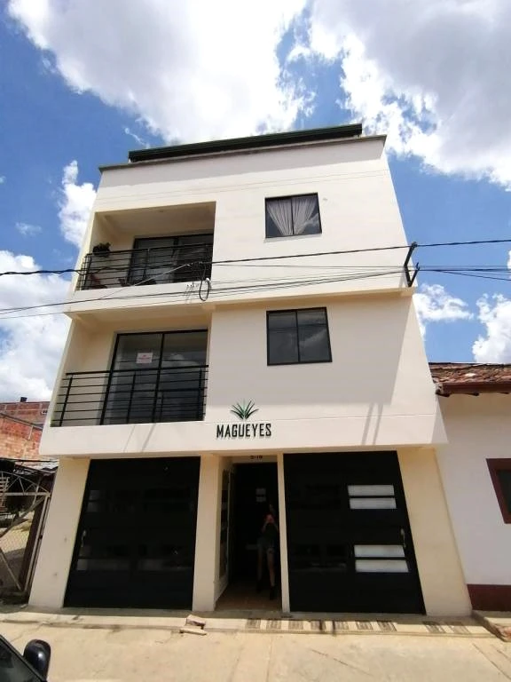 APARTAMENTO 202 EDIFICIO MAGUEYES M. CURITI