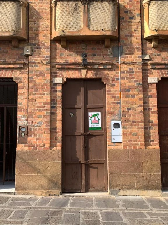 CARRERA 9 NO. 13-72 CASA-LOCAL B. CENTRO 