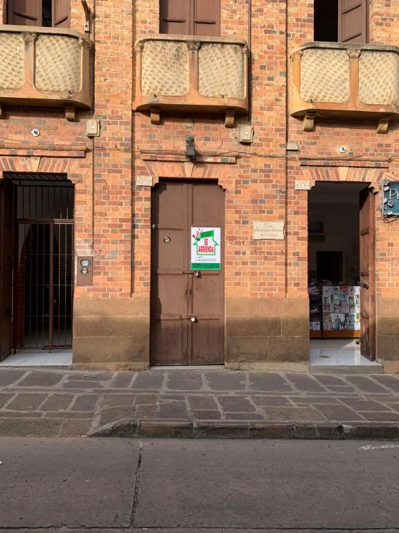 CARRERA 9 NO. 13-72 CASA-LOCAL B. CENTRO 