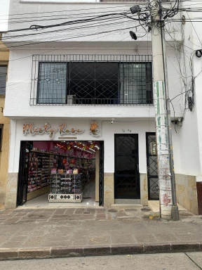 CALLE 12 NO. 10-30 LOCAL-AMOBLADO B. CENTRO PISO 2