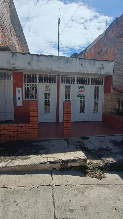 CARRERA 19 NO. 10-14 CASA BARRIO PORTAL DE LA CRUZ