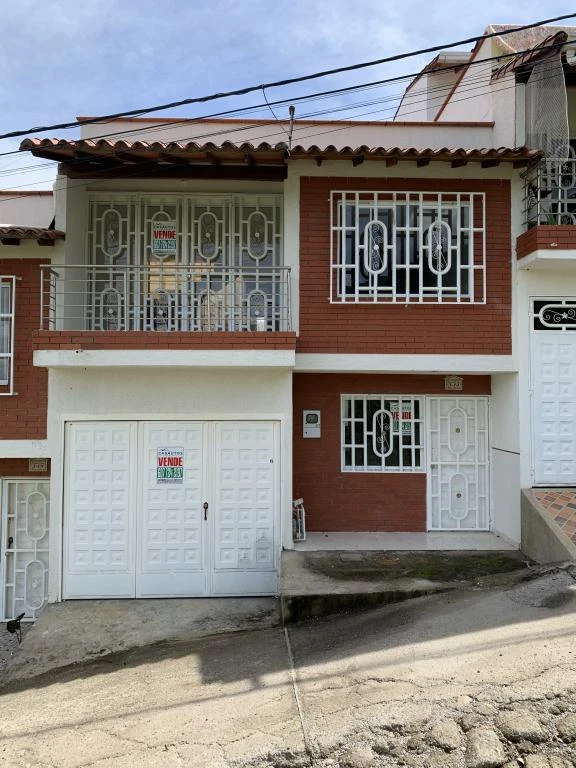 CASA 32 CARRERA 24 ESTE NO. 3-14 BARRIO BELLA VISTA 