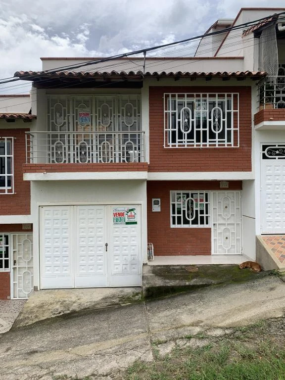 CASA 32 CARRERA 24 ESTE NO. 3-14 BARRIO BELLA VISTA 