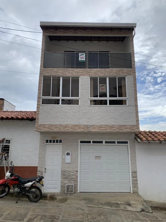 CARRERA 5 NO. 13-43 APARTA-ESTUDIO PISO 2 Y 3 DUPLEX  BARRIO SAN CARLOS