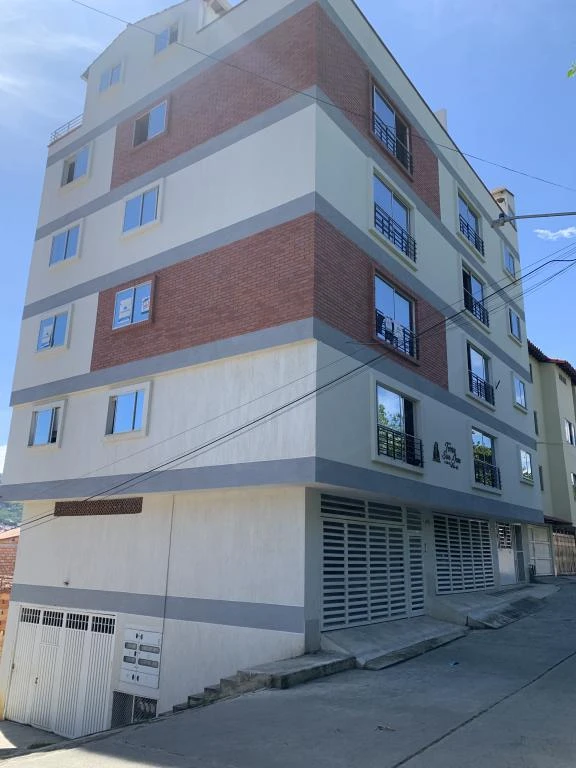 CARRERA 15 NO. 15-32 APARTAMENTO 301 EDIFICIO TORRE SAN JOSE BARRIO SAGRADA FAMILIA