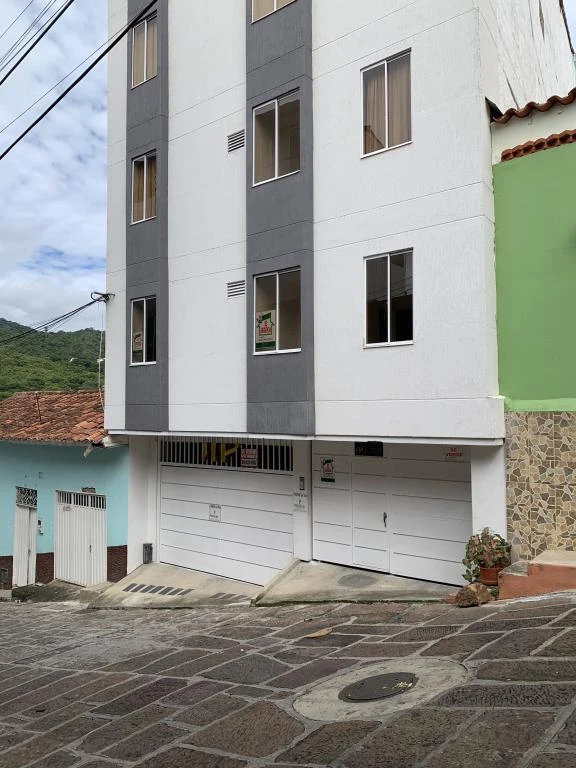 CALLE 7 NO. 9-38 APARTAMENTO 201 EDIFICIO CENTRAL REAL BARRIO MARIA AUXILIADORA 