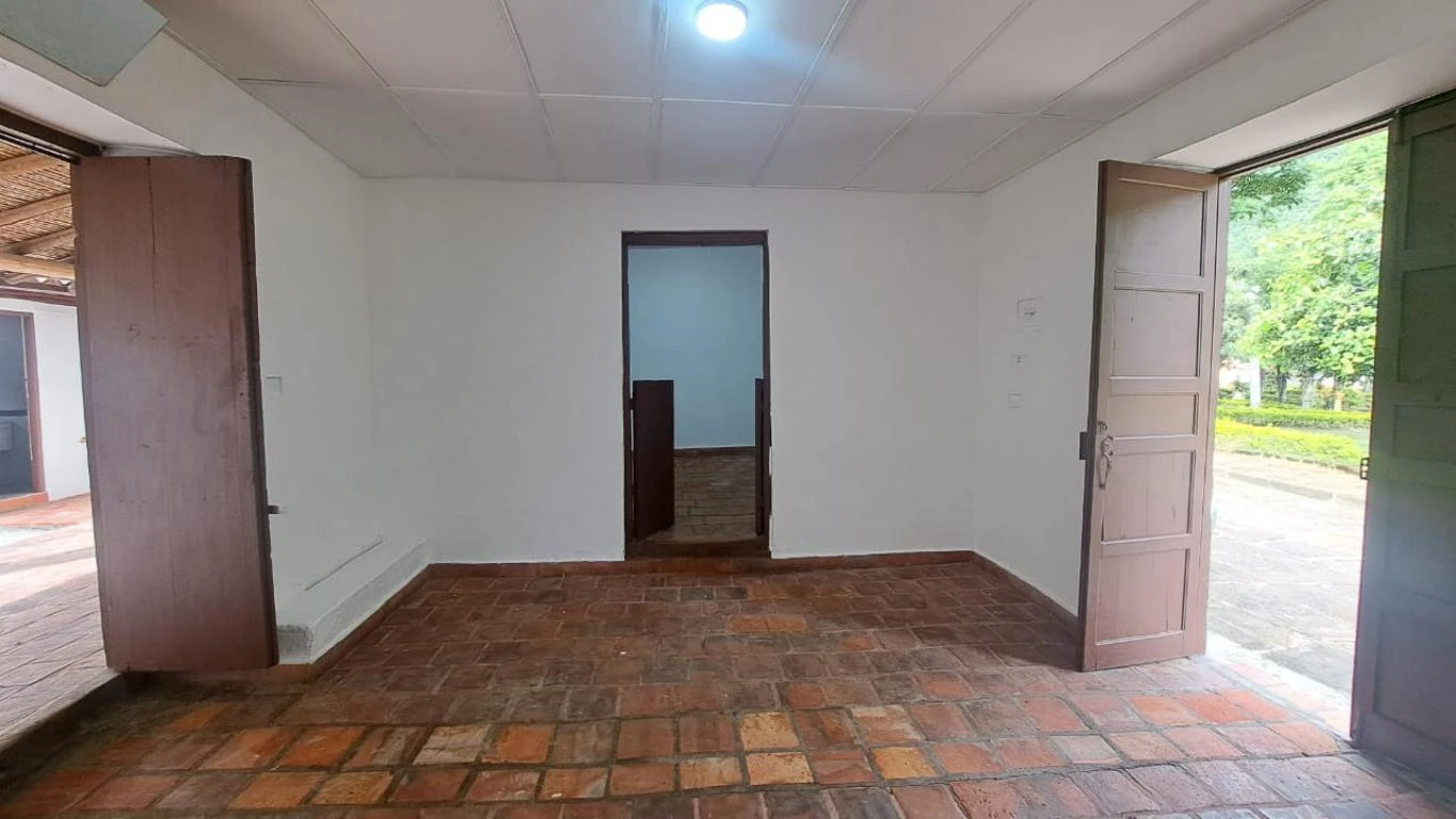 CARRERA 5 NO. 4-60 CASA MUNICIPIO PINCHOTE 