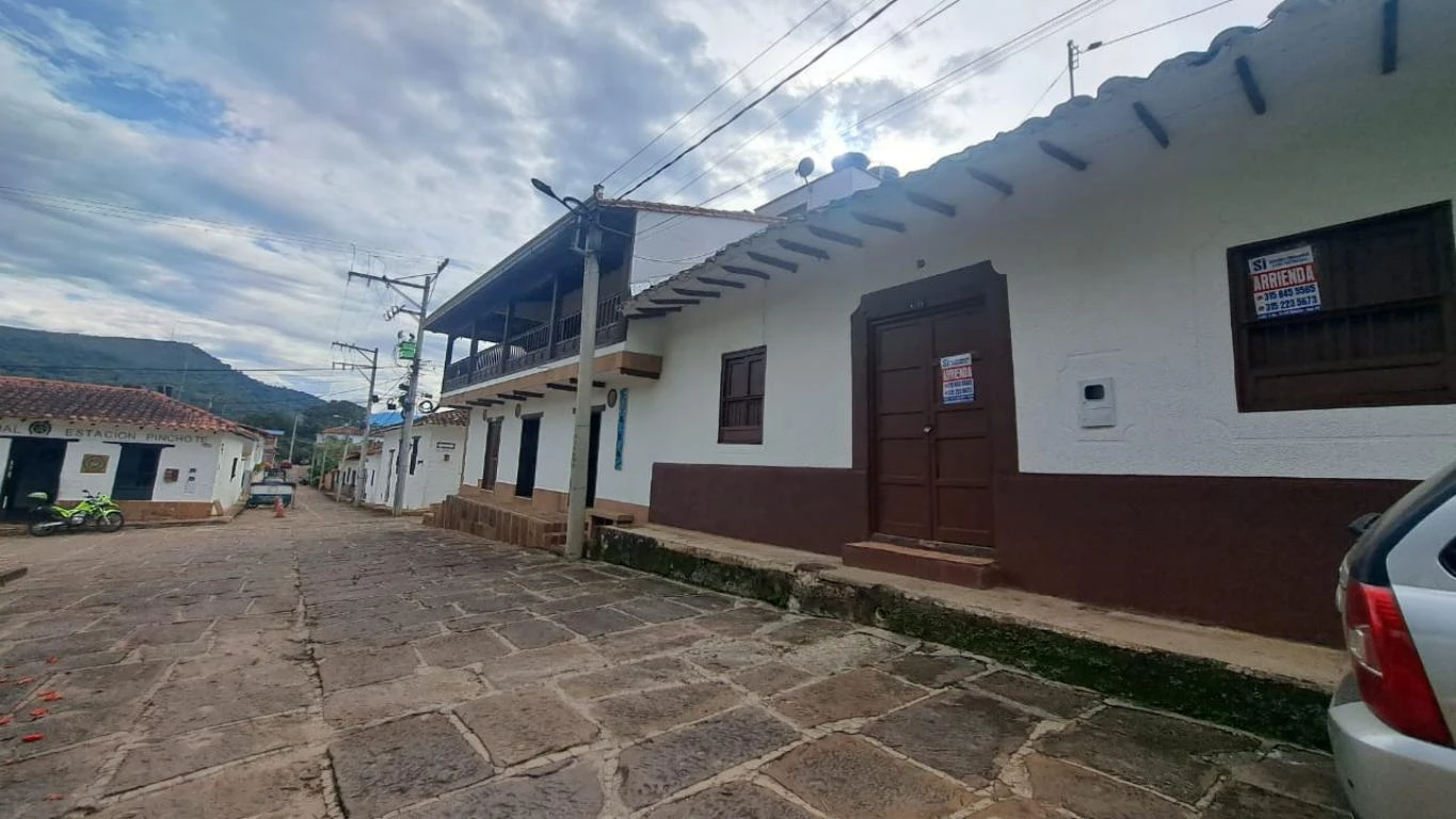CARRERA 5 NO. 4-60 CASA MUNICIPIO PINCHOTE 