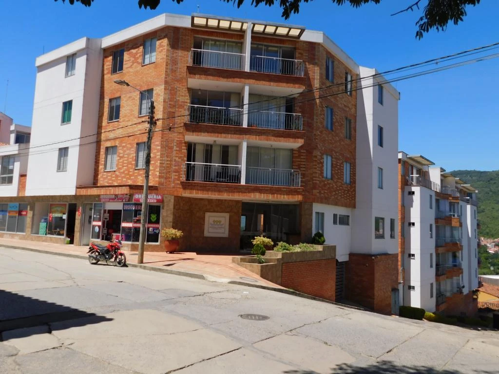 CARRERA 5 NO. 10-49 APARTA-ESTUDIO 504 TORRE D CONJUNTO ALTOS DEL FONCE 
