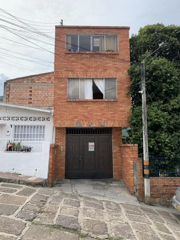 CALLE 7A NO. 7-81 APARTAMENTO PISO 3 EDIFICIO CORAL 