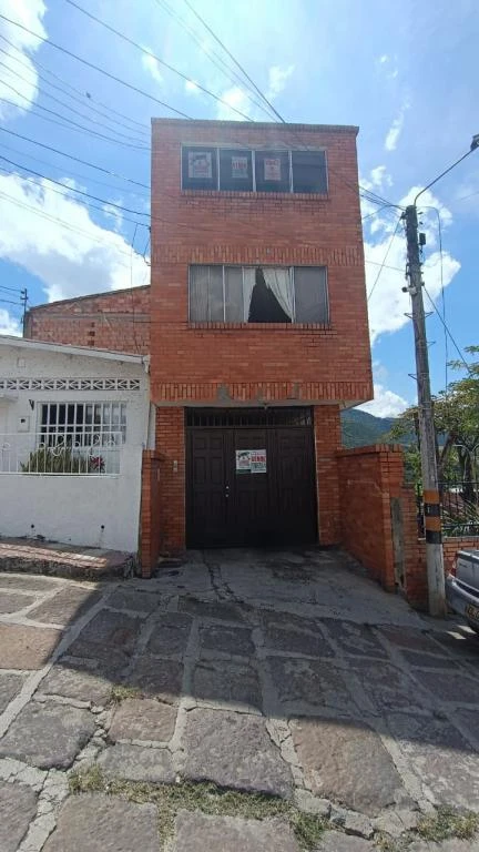 CALLE 7A NO. 7-81 APARTAMENTO PISO 3 EDIFICIO CORAL 
