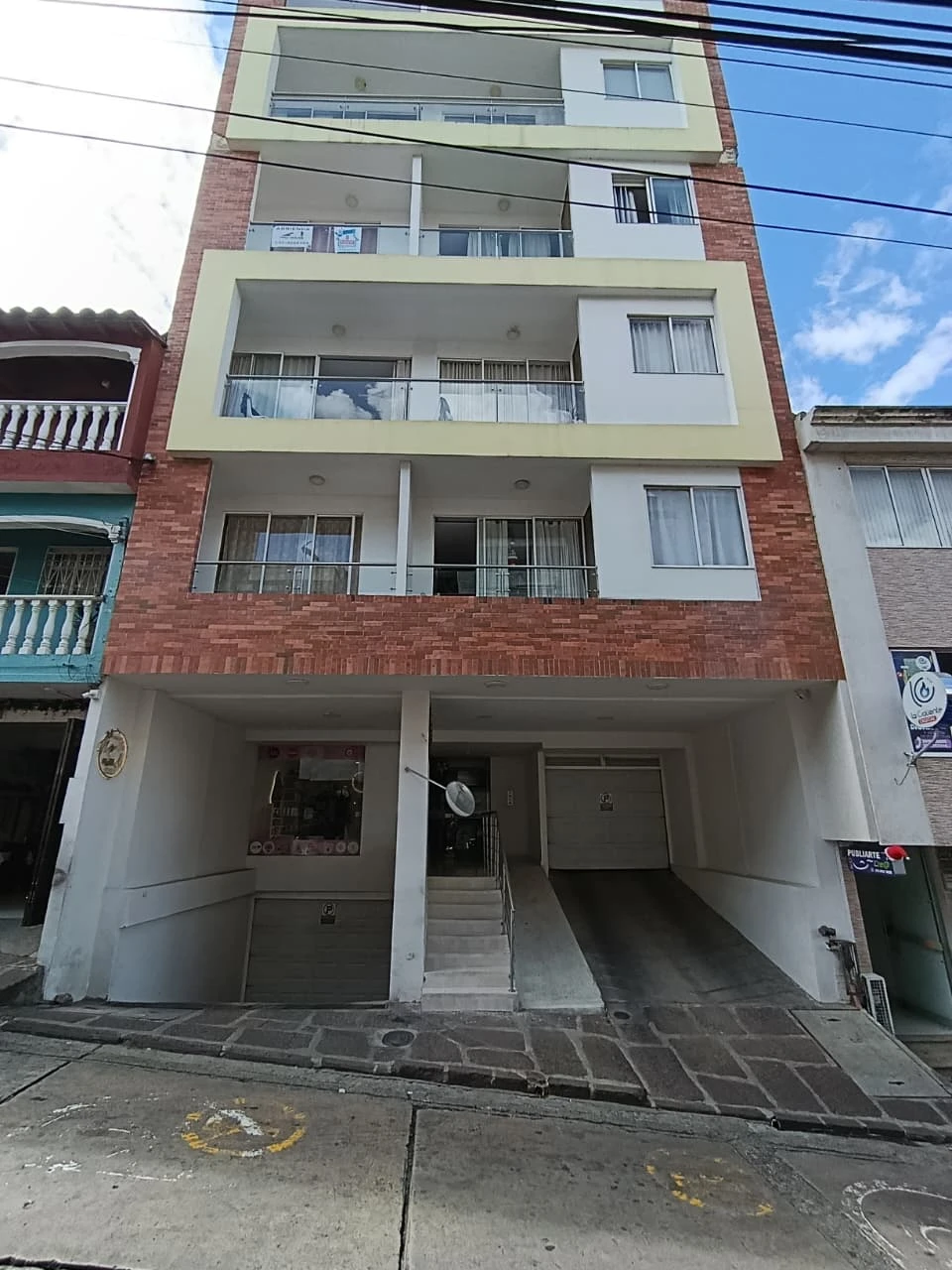 CARRERA 9 NO. 8-53 APARTA-ESTUDIO 401 EDIFICIO BALCONES DEL FONCE BARRIO MARIA AUXILIADORA 