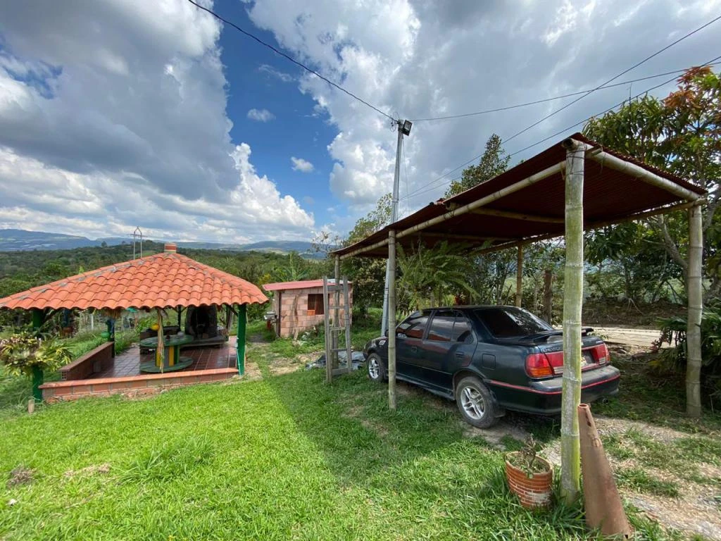 FINCA VILLA CECI- VEREDA EL PALMAR-PUERTA DEL ALTO CURITI 