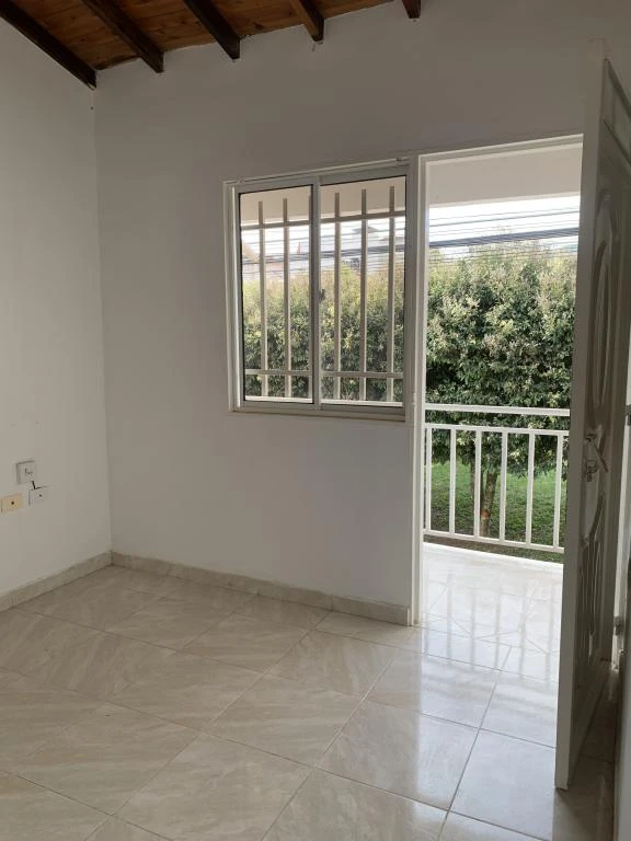 CASA NO. 19 BARRIO BELLA ISLA 