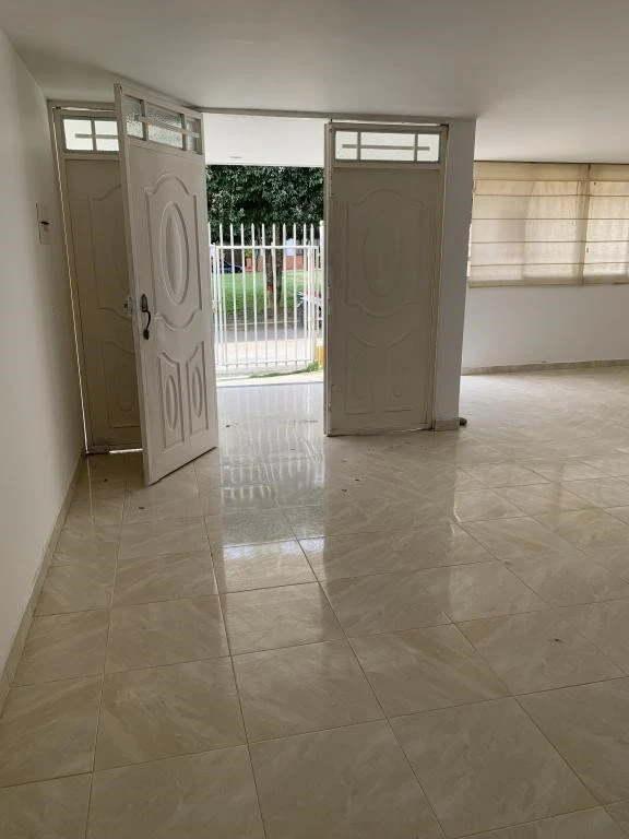 CASA NO. 19 BARRIO BELLA ISLA 