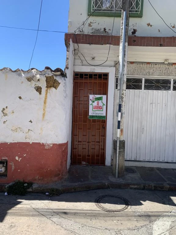 CARRERA 9 NO. 6-13 APARTAMENTO SOTANO BARRIO MARIA AUXILIADORA 
