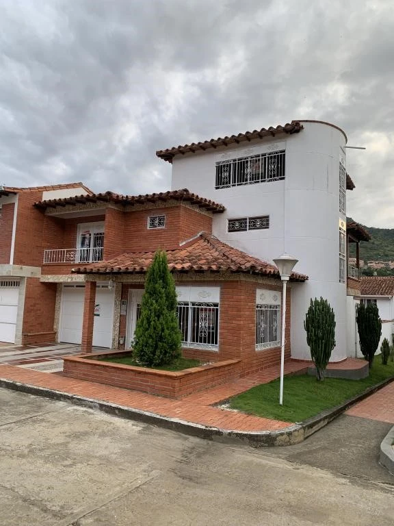 CASA 73 CONJUNTO PALMERAS II BARRIO BELLA ISLA 