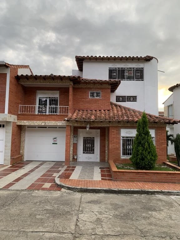 CASA 73 CONJUNTO PALMERAS II BARRIO BELLA ISLA 