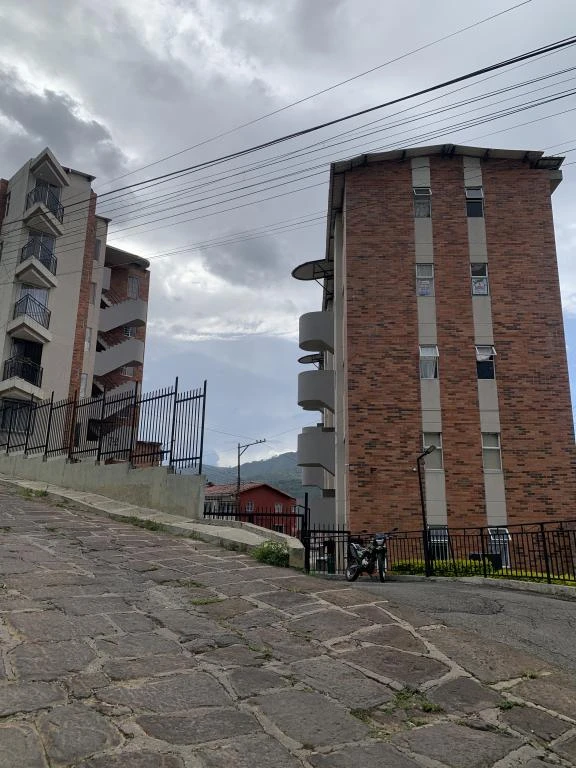 CARRERA 15A NO. 21-03 APARTAMENTO 504 COLINAS SAN MARTIN 