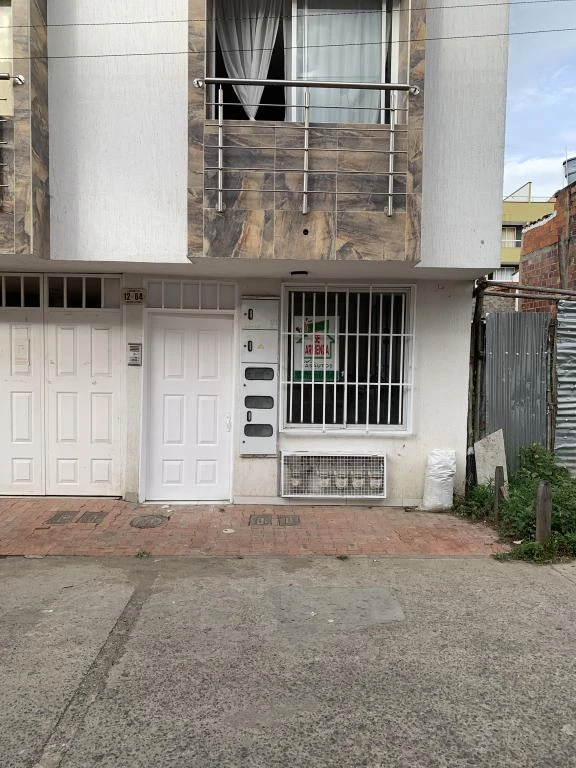 CARRERA 21 NO. 12-64 APARTAMENTO PISO 1 BARRIO VILLA OLIMPICA 