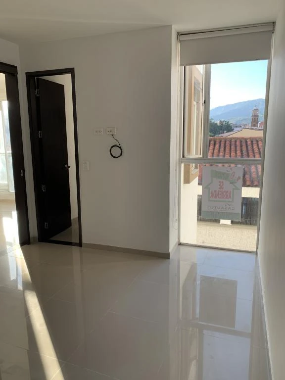 CALLE 10 NO. 8-87 APARTA-ESTUDIO 403 EDIFICIO CASTILLO DE SEVILLA BARRIO CENTRO 