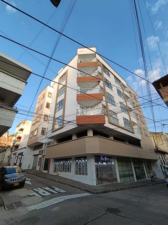 CALLE 10 NO. 8-87 APARTA-ESTUDIO 403 EDIFICIO CASTILLO DE SEVILLA BARRIO CENTRO 