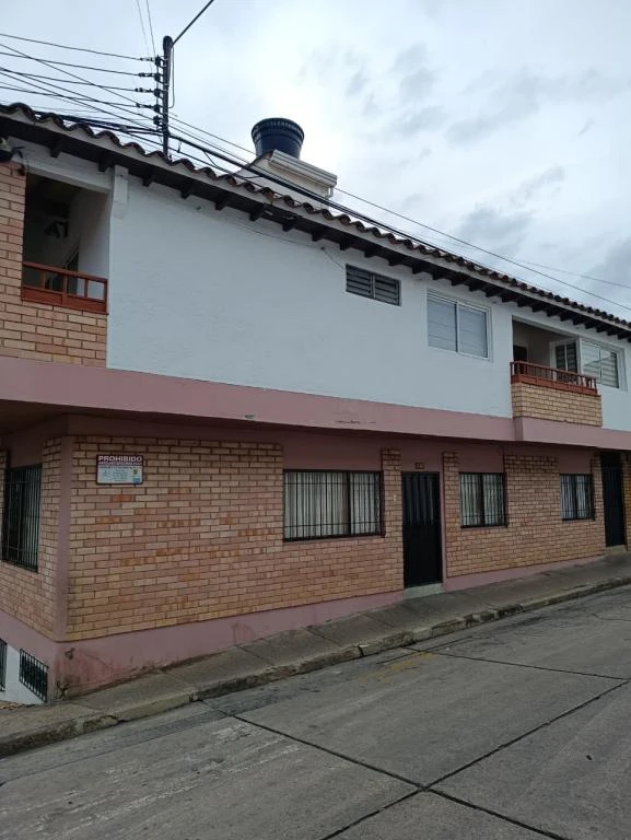 APARTAMENTO PISO 1 EDIFICIO BALCONES BARRIO EL VERGEL 