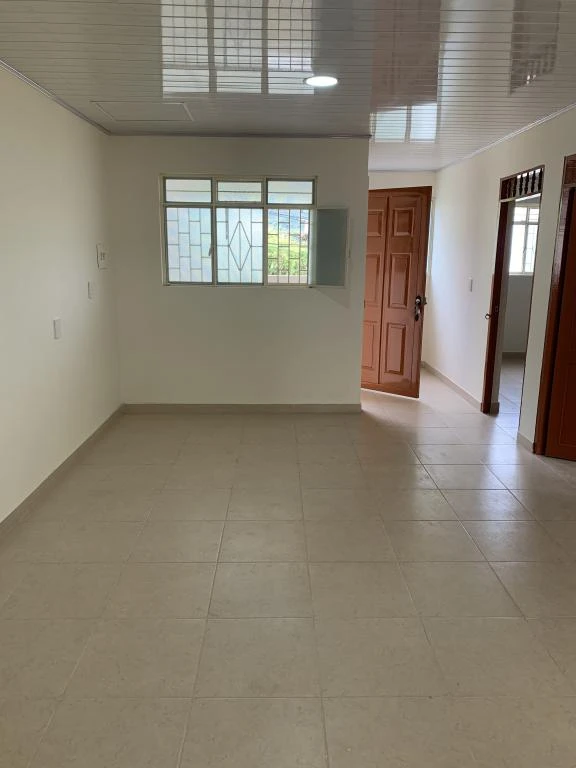 CARRERA 8 NO. 21-56 APARTAMENTO PISO 2 BARRIO EL VERGEL 