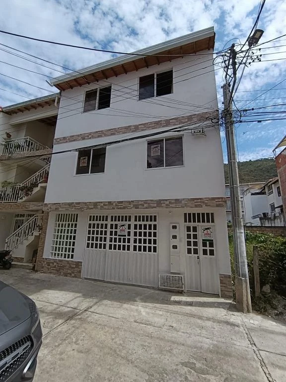 APARTAMENTO PISO 2 BARRIO BELLA ISLA 