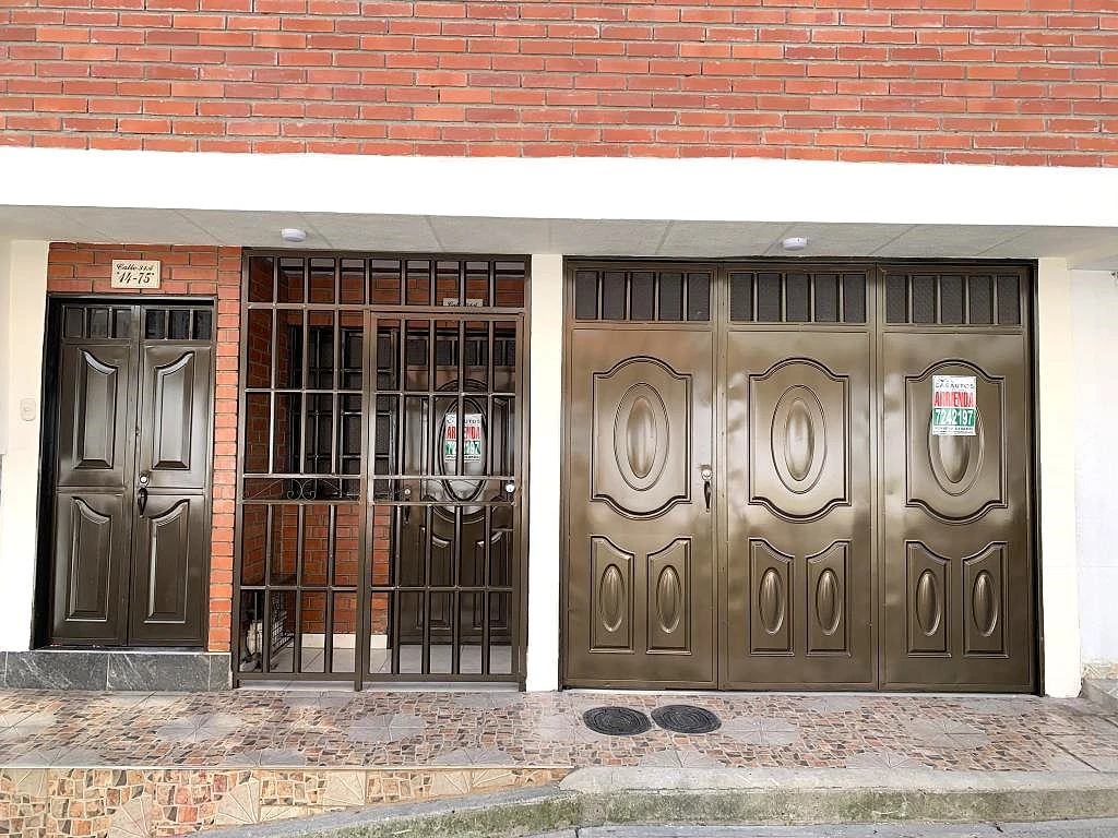 CALLE 31A NO. 14-77 APARTAMENTO PISO 1 BARRIO LOS SAUCES 
