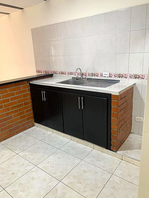 CALLE 31A NO. 14-77 APARTAMENTO PISO 1 BARRIO LOS SAUCES 