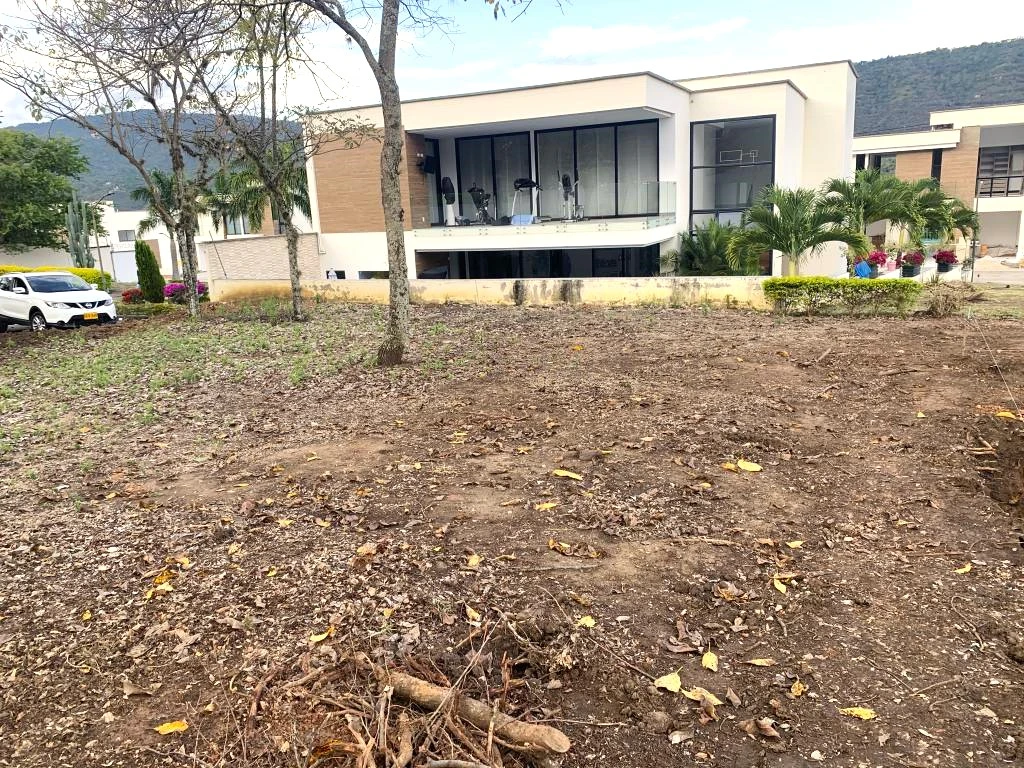 LOTE NO. 18 CONDOMINIO AMALFI BARRIO VILLA OLIMPICA