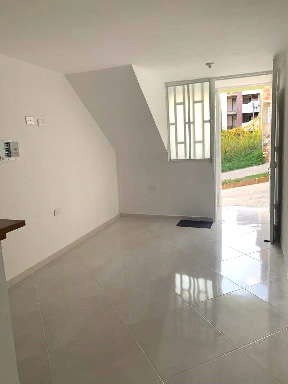 APARTAMENTO PRIMER PISO CALLE 30 NO. 5-15 LOTE NO. 5 MANZ A BARRIO VILLAS DEL MOCHUELO 