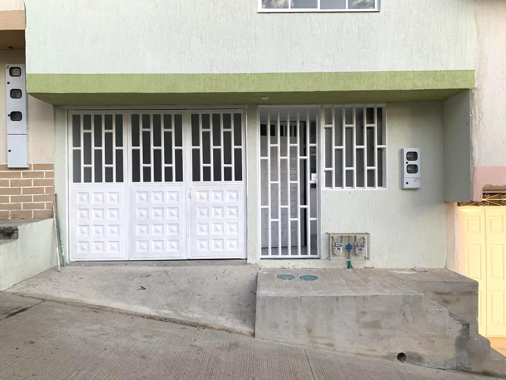 APARTAMENTO PRIMER PISO CALLE 30 NO. 5-15 LOTE NO. 5 MANZ A BARRIO VILLAS DEL MOCHUELO 