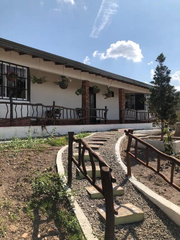 CASA CAMPESTRE VEREDA EL PALMAR-FINCA VILLA MEÑITA  MUNICIPIO CURITI 