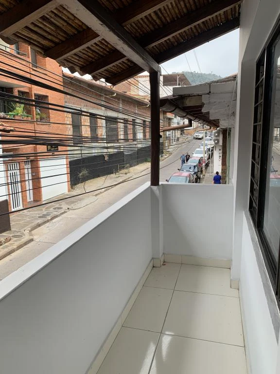 CARRERA 8 NO. 12-63 APARTAMENTO PISO 2 BARRIO CENTRO 