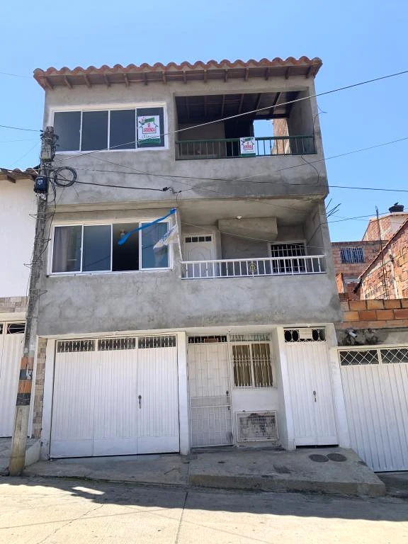 CARRERA 18 NO. 9-67 APARTAMENTO PISO 3 BARRIO PORTAL DE LA CRUZ 