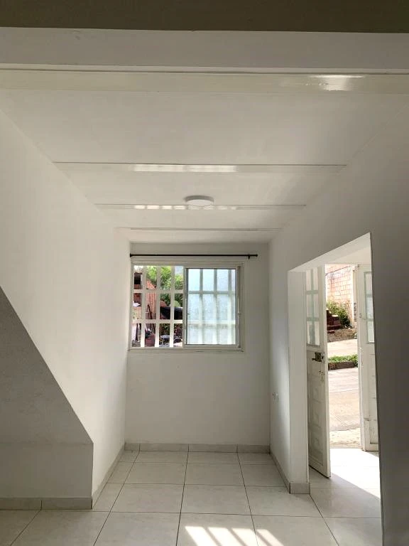 CALLE 30 NO. 5-33 APARTAMENTO PISO 1 BARRIO VILLAS DEL MOCHUELO 