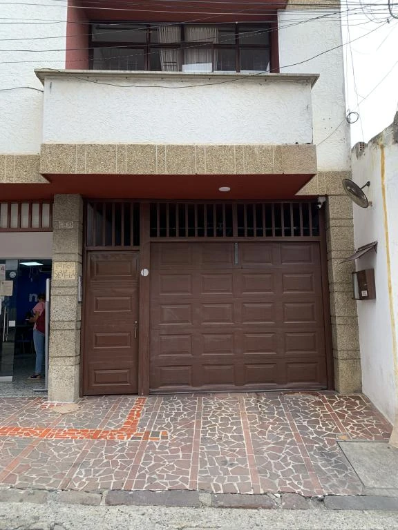 CALLE 10 NO. 8-63 APARTAMENTO 301 BARRIO CENTRO 
