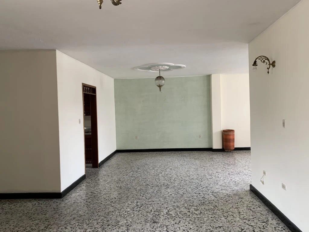 CALLE 10 NO. 8-63 APARTAMENTO 301 BARRIO CENTRO 