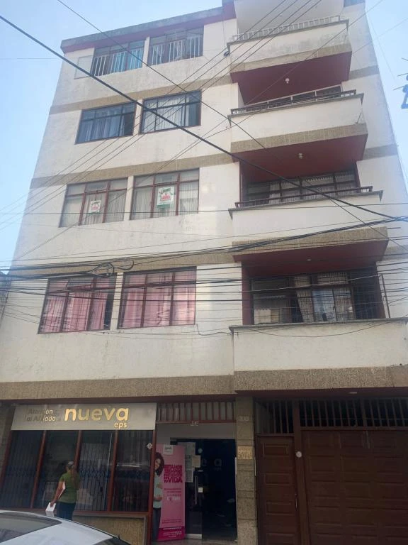 CALLE 10 NO. 8-07 APARTAMENTO 301 BARRIO CENTRO 