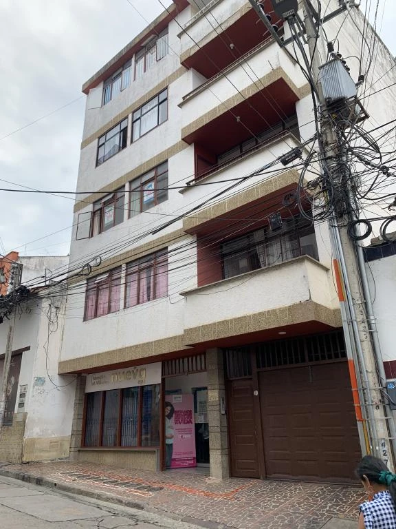 CALLE 10 NO. 8-63 APARTAMENTO 301 BARRIO CENTRO 