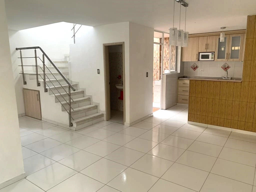 CASA NO. 7 MANZANA F CONJUNTO SANTAMORE 