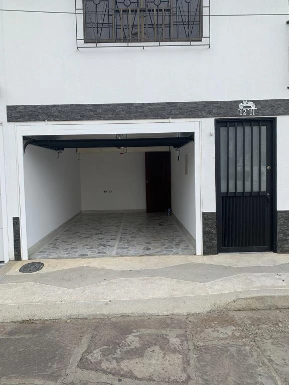 CARRERA 17 NO. 12-11 CASA BARRIO CERRO DE LA CRUZ 