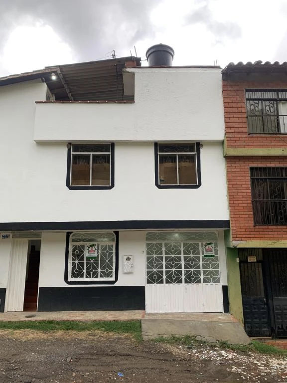 CARRERA 22 NO. 12B-18 APARTA-ESTUDIO PRIMER PISO BARRIO VILLA CAMPESTRE 