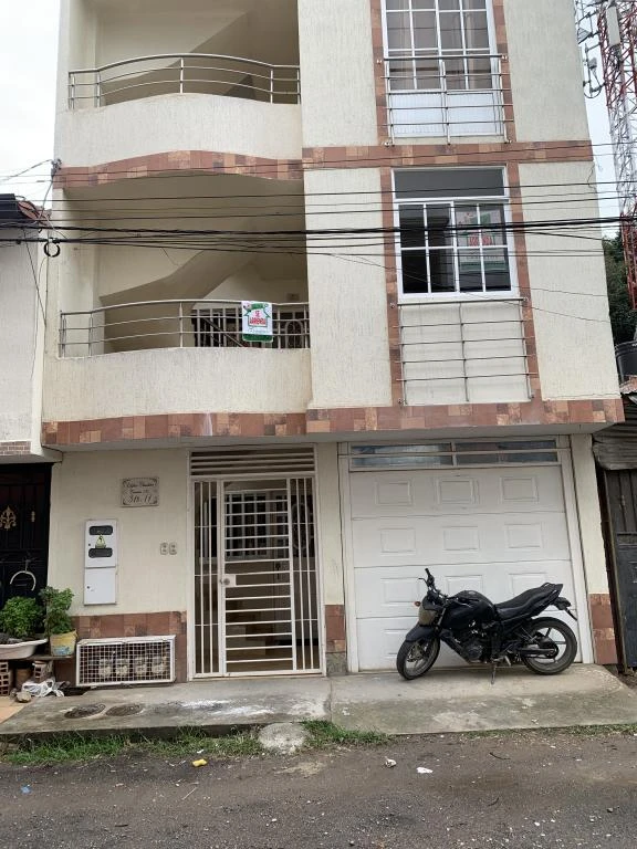 CARRERA 13C NO. 31B-11 APARTAMENTO 201 BARRIO LOS SAUCES 