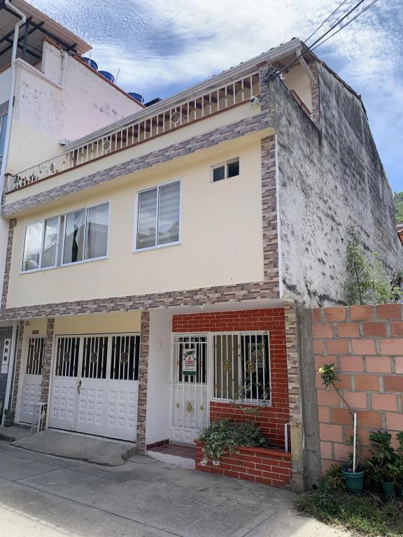 APARTAMENTO 101 EDIFICIO MARTINEZ BARRIO BELLA ISLA 