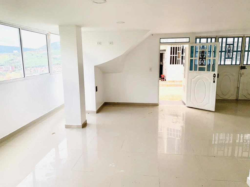 APARTAMENTO 101 EDIFICIO SANTA LAURA 22 BARRIO MIRADORES DEL BOSQUE 
