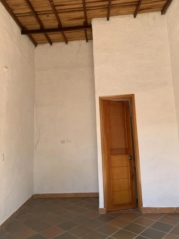 CARRERA 8 NO. 18A-09 LOCAL BARRIO PUENTE LA MAGDALENA 