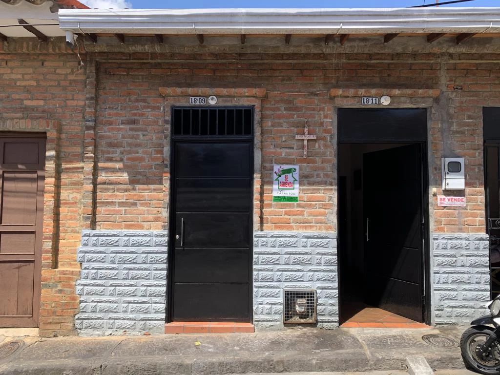 CARRERA 8 NO. 18A-09 LOCAL BARRIO PUENTE LA MAGDALENA 